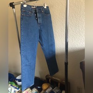 Levis high rise straight leg jeans